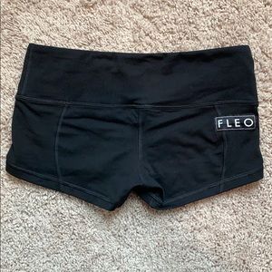 Fleo Low Rise Contour Black, Small